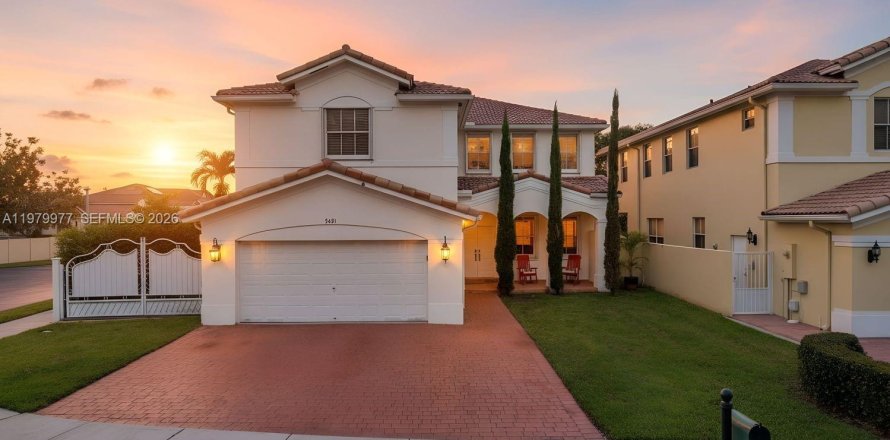 Дом в Дорал, Флорида 4 спальни, 278.34м2 № 2046354