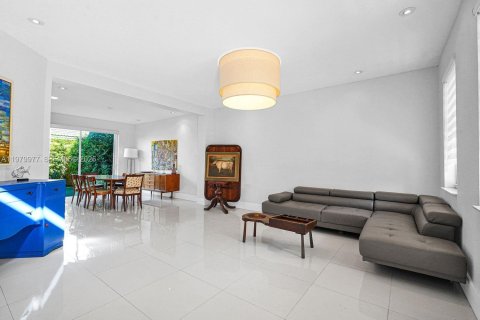Купить виллу или дом в Дорал, Флорида 4 спальни, 278.34м2, № 2046354 - фото 12