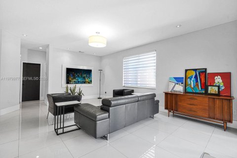 Купить виллу или дом в Дорал, Флорида 4 спальни, 278.34м2, № 2046354 - фото 13