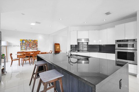 Купить виллу или дом в Дорал, Флорида 4 спальни, 278.34м2, № 2046354 - фото 6