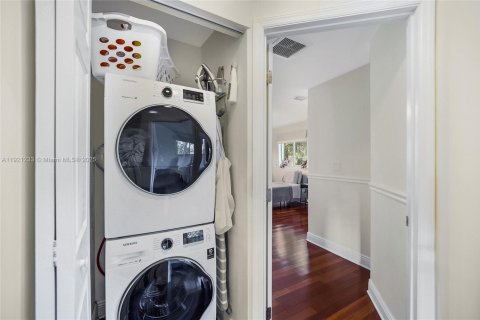 Adosado en alquiler en Pinecrest, Florida, 4 dormitorios, 204.38 m2 № 1975497 - foto 18