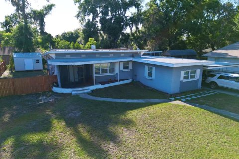 House in Winter Haven, Florida 3 bedrooms, 130.81 sq.m. № 2166055