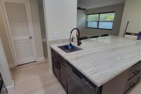 Copropriété à louer à Tampa, Floride: 2 chambres, 75.99 m2 № 1797905 - photo 4