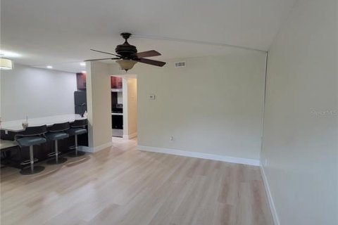 Condominio en alquiler en Tampa, Florida, 2 dormitorios, 75.99 m2 № 1797905 - foto 3