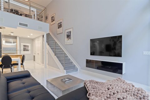 Touwnhouse à vendre à Miami, Floride: 2 chambres, 152.08 m2 № 1741541 - photo 4