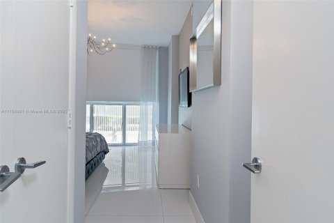 Touwnhouse à vendre à Miami, Floride: 2 chambres, 152.08 m2 № 1741541 - photo 15
