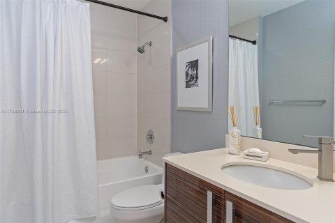 Touwnhouse à vendre à Miami, Floride: 2 chambres, 152.08 m2 № 1741541 - photo 21