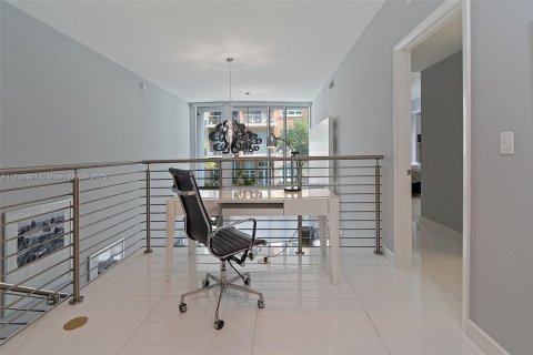 Touwnhouse à vendre à Miami, Floride: 2 chambres, 152.08 m2 № 1741541 - photo 25