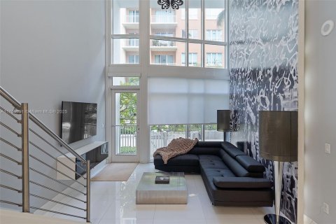 Touwnhouse à vendre à Miami, Floride: 2 chambres, 152.08 m2 № 1741541 - photo 6