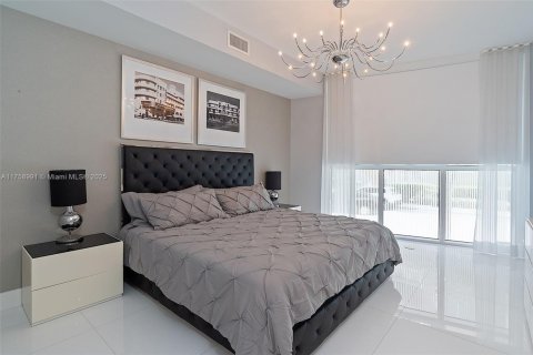 Touwnhouse à vendre à Miami, Floride: 2 chambres, 152.08 m2 № 1741541 - photo 17