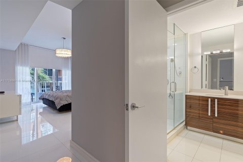 Touwnhouse à vendre à Miami, Floride: 2 chambres, 152.08 m2 № 1741541 - photo 26