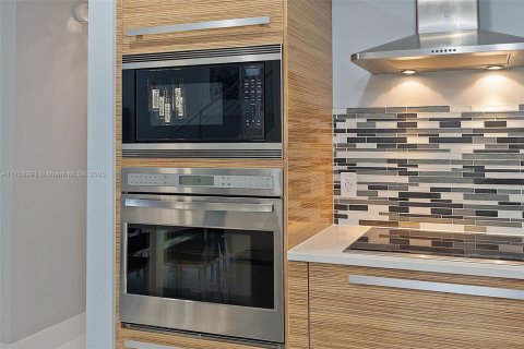 Touwnhouse à vendre à Miami, Floride: 2 chambres, 152.08 m2 № 1741541 - photo 12