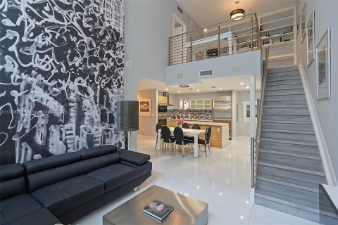 Touwnhouse à vendre à Miami, Floride: 2 chambres, 152.08 m2 № 1741541 - photo 1