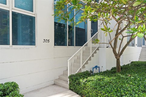 Touwnhouse à vendre à Miami, Floride: 2 chambres, 152.08 m2 № 1741541 - photo 2