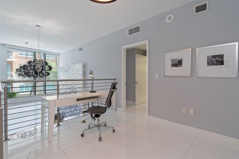 Touwnhouse à vendre à Miami, Floride: 2 chambres, 152.08 m2 № 1741541 - photo 24