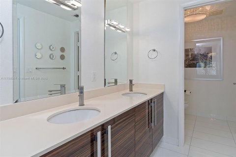 Touwnhouse à vendre à Miami, Floride: 2 chambres, 152.08 m2 № 1741541 - photo 30