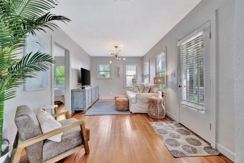 Commercial property in Saint Petersburg, Florida 4 bedrooms, 235.23 sq.m. № 1524552 - photo 19
