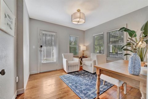 Commercial property in Saint Petersburg, Florida 4 bedrooms, 235.23 sq.m. № 1524552 - photo 6