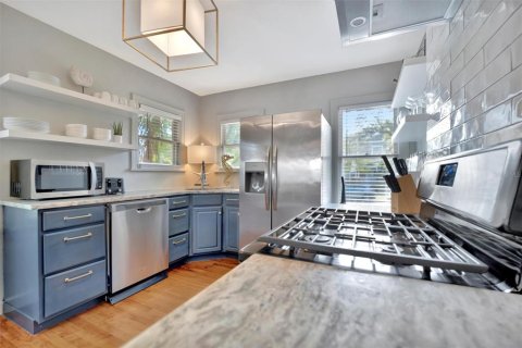 Commercial property in Saint Petersburg, Florida 4 bedrooms, 235.23 sq.m. № 1524552 - photo 16