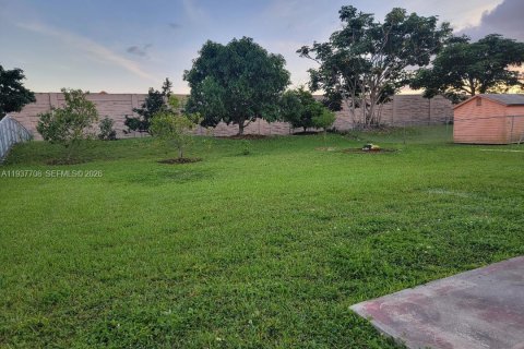 House in Homestead, Florida 4 bedrooms, 111.48 sq.m. № 1995408 - photo 3