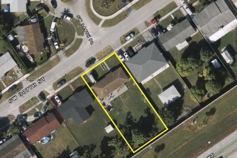 House in Homestead, Florida 4 bedrooms, 111.48 sq.m. № 1995408 - photo 4