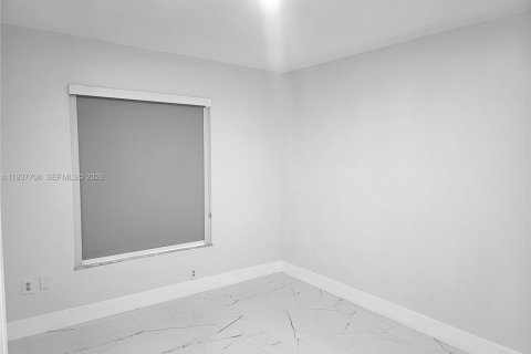 House in Homestead, Florida 4 bedrooms, 111.48 sq.m. № 1995408 - photo 9