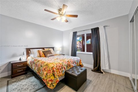 Condo in Sunrise, Florida, 2 bedrooms  № 2022219 - photo 5