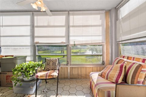 Condo in Sunrise, Florida, 2 bedrooms  № 2022219 - photo 15