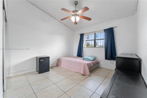 House in Hialeah, Florida 4 bedrooms, 144.37 sq.m. № 1868499 - photo 18