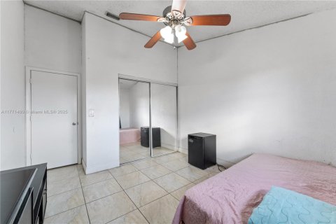 House in Hialeah, Florida 4 bedrooms, 144.37 sq.m. № 1868499 - photo 19