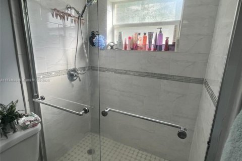 Condo in Miami, Florida, 3 bedrooms № 1960343 - photo 19