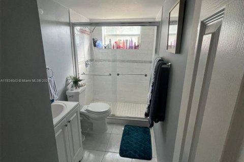 Condo in Miami, Florida, 3 bedrooms № 1960343 - photo 16