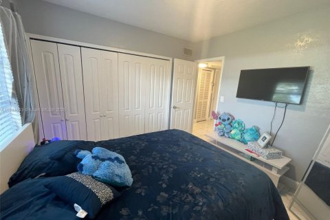 Condo in Miami, Florida, 3 bedrooms № 1960343 - photo 12