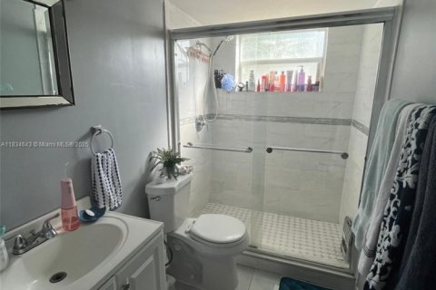 Condo in Miami, Florida, 3 bedrooms № 1960343 - photo 18