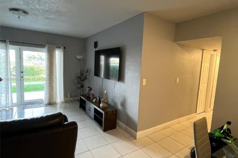 Condo in Miami, Florida, 3 bedrooms № 1960343 - photo 5