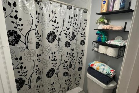 Condo in Miami, Florida, 3 bedrooms № 1960343 - photo 26