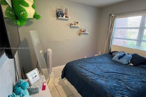 Condo in Miami, Florida, 3 bedrooms № 1960343 - photo 9