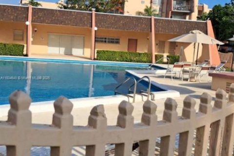 Condo in Miami, Florida, 3 bedrooms № 1960343 - photo 27