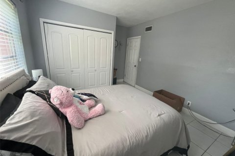 Condo in Miami, Florida, 3 bedrooms № 1960343 - photo 17