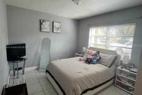 Condo in Miami, Florida, 3 bedrooms № 1960343 - photo 13