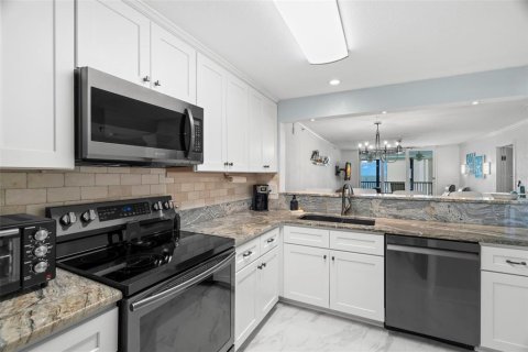 Copropriété à vendre à Madeira Beach, Floride: 2 chambres, 102.19 m2 № 1526363 - photo 18