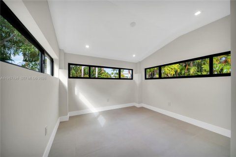 House in Miami Beach, Florida 4 bedrooms, 261.61 sq.m. № 2029122 - photo 27