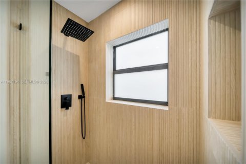 House in Miami Beach, Florida 4 bedrooms, 261.61 sq.m. № 2029122 - photo 19