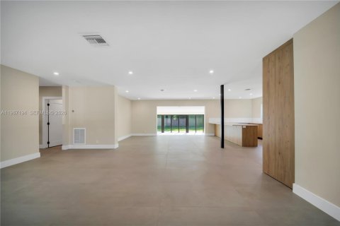 House in Miami Beach, Florida 4 bedrooms, 261.61 sq.m. № 2029122 - photo 5
