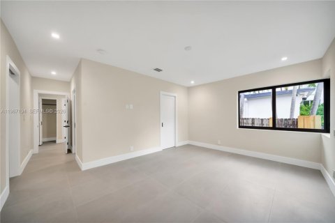 House in Miami Beach, Florida 4 bedrooms, 261.61 sq.m. № 2029122 - photo 16