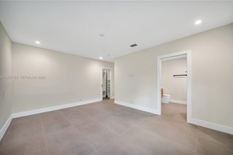 House in Miami Beach, Florida 4 bedrooms, 261.61 sq.m. № 2029122 - photo 17