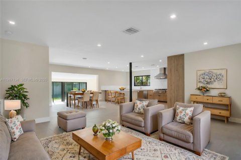 House in Miami Beach, Florida 4 bedrooms, 261.61 sq.m. № 2029122