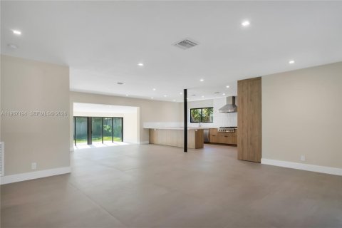 House in Miami Beach, Florida 4 bedrooms, 261.61 sq.m. № 2029122 - photo 4