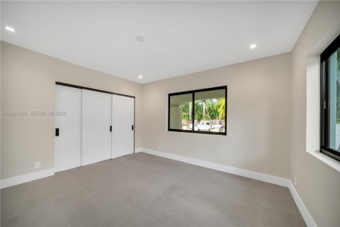 House in Miami Beach, Florida 4 bedrooms, 261.61 sq.m. № 2029122 - photo 21