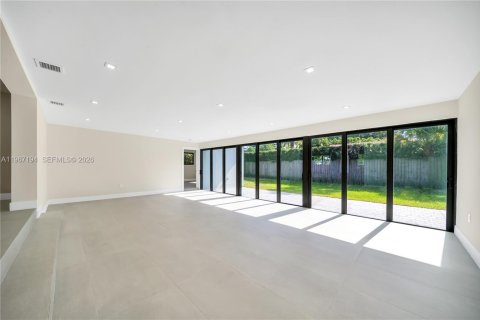 House in Miami Beach, Florida 4 bedrooms, 261.61 sq.m. № 2029122 - photo 13